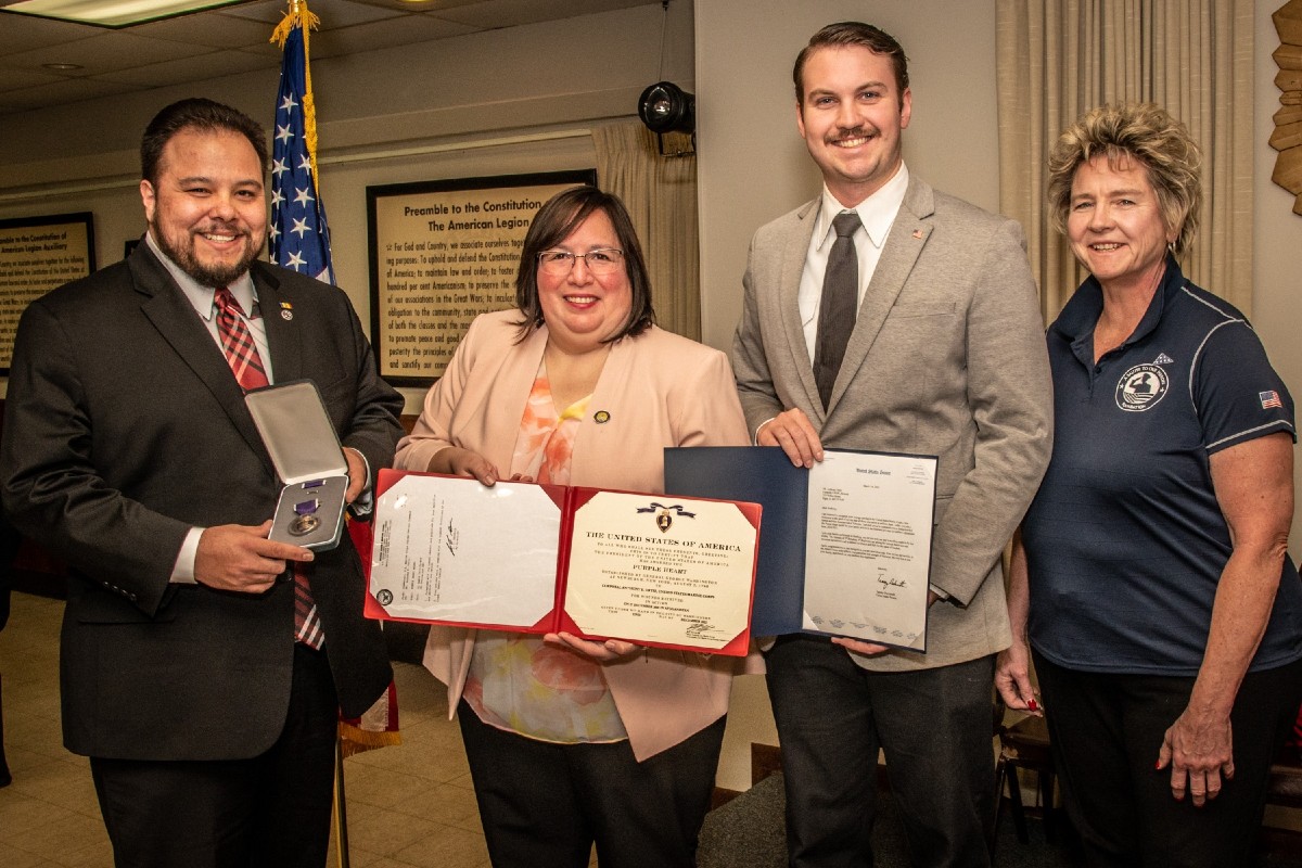 Sen. Castro holds presentation ceremony for Elgin Purple Heart recipient